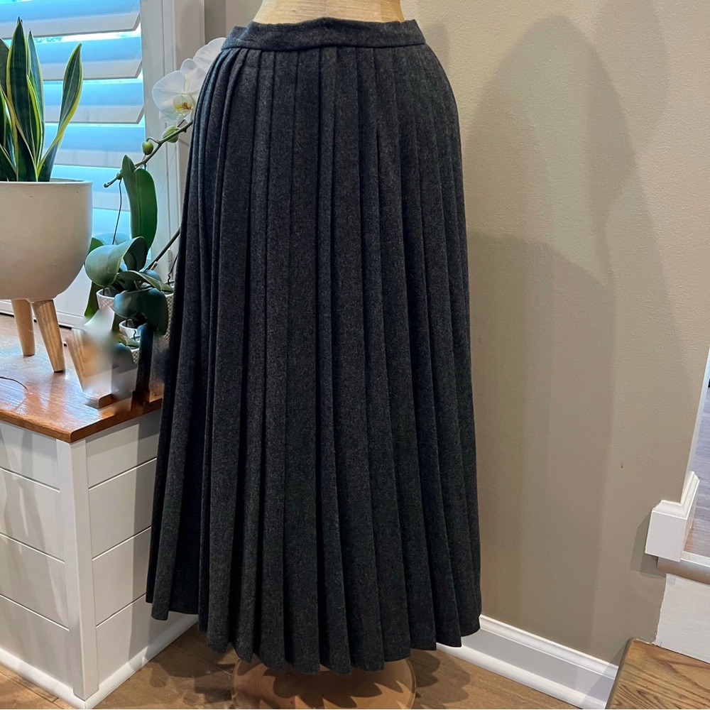 Set 2 - Evan Picone Sz 10 Plaid Wool Skirt & Blouse Gray Pleated Flowy Vintage